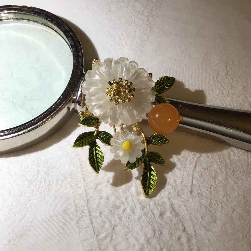 244 Daisy Flower Brooch